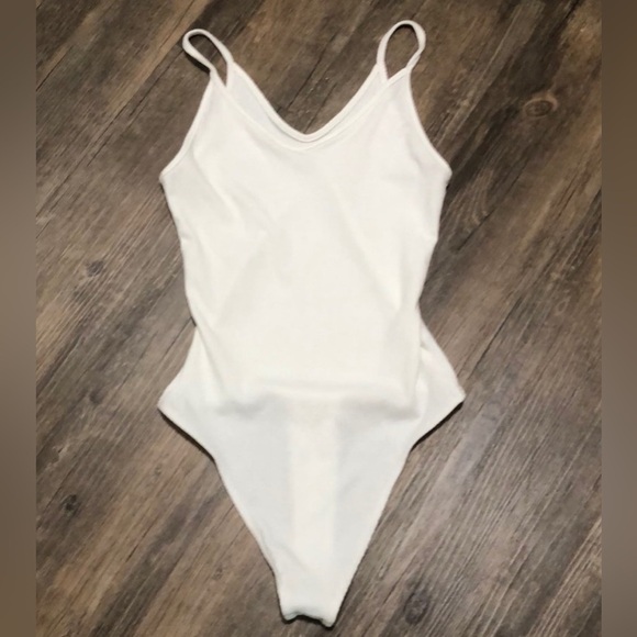 AE White Ribbed V-Neck Bodysuit - Picture 3 of 11